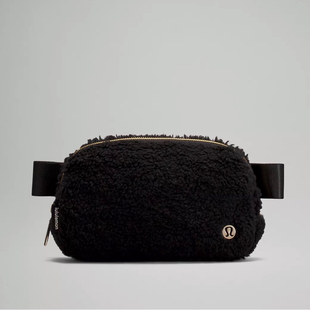 Lululemon athletica Everywhere Belt Bag 1L
Fleece